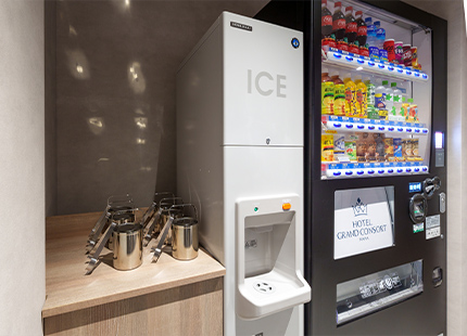 写真：自動販売機・製氷機スペース